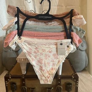 Lucky Brand Thongs - X-Large
